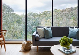 2BR Apt With Yarra River Views & Parking in Melbourne
