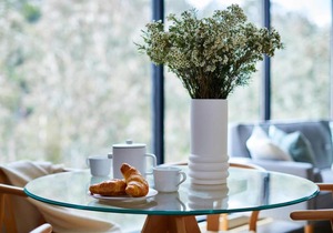 2BR Apt With Yarra River Views & Parking in Melbourne