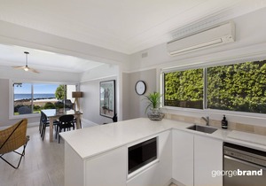 Avoca Beach House - Uninterrupted Beachfront in Avoca Beach