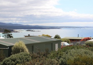 BAY OF FIRES VISTA Boutique Accommodation at Binalong Bay - indoor bath in Binalong Bay