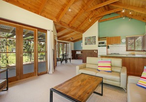 Beechworth Cedar Cottages - spacious, private 1 Bedroom cottage close to town in Beechworth