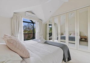 Bright modern home in great location close to City in Balmain