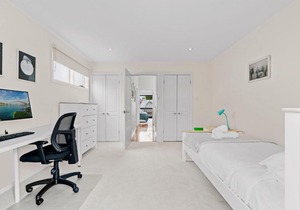 Bright modern home in great location close to City in Sydney