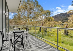 Ecocrackenback 13 'Sustainable chalet close to the slopes.' in CRACKENBACK