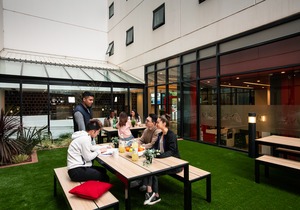 Essence Hotel Carlton in Carlton