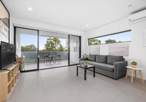 New Modern 2BR 2 baths Apt in Homebush Sleeps 6 in Sydney