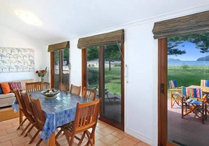 Patonga Beachfront House in Patonga