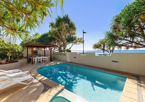 Portofino 8 - BEACHFRONT COMPLEX STUNNINGLY RENOVATED PENTHOUSE in Noosa