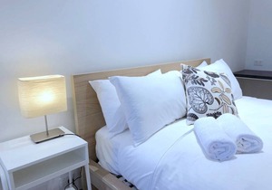 Pride Fawkner Apt *Balcony WIFI+POOL/GYM+Smart TV Netflix & Foxtel in Melbourne