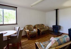 Riverscape Cottage No.2 - Riverscape - unit 2 is an easy walk to the Blackwood River and cosy fire place in Augusta