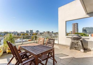 Spacious 2-Bed with Two Balconies with City Views in Sydney