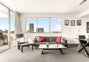 Spacious 2-Bed with Two Balconies with City Views in Sydney