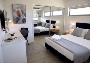 Spacious Studio Apt opp Hospital in Kawana Waters