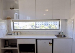 Spacious Studio Apt opp Hospital in Kawana Waters