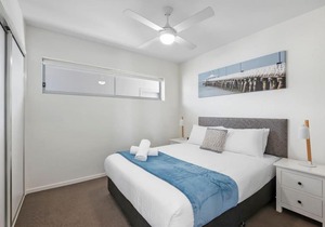 Spacious Waterfront apartment opp Hospital in Kawana Waters