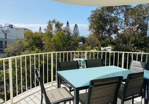 Steps to Mudjimba Beach, Cafes & Village, The Sunny Coasts Hidden Gem with Pool in Mudjimba