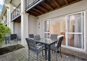 Studio apartment with queen bed in Apollo Quay in Mandurah