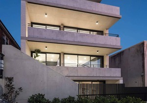 The Arden 3. Coogee New Large Beachside Balc Apt in Coogee