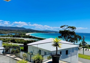 Villa Jasper - Spacious villa style accommodation with panoramic views in Binalong Bay