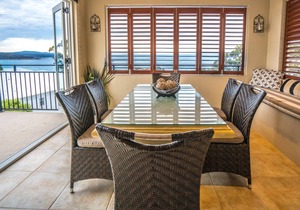 Villa Jasper - Spacious villa style accommodation with panoramic views in Binalong Bay