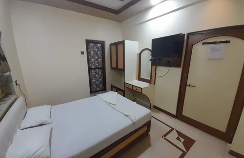 Bhiwandi Hotel | 200 m² Hotel ∙ 2 guests