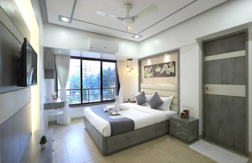 Bandra East Apartment | 650 m² Apartment ∙ 2 bedrooms ∙ 6 guests