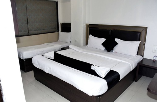 Kismat Nagar Hotel | Hotel Kamran Residency - Near US Embassy
