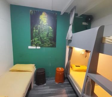 Juhu Hostel | Sinhassan Dormitory Hostel Juhu