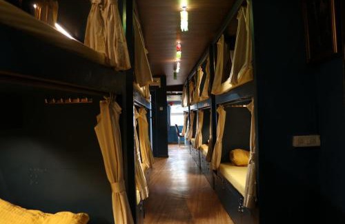 Juhu Hostel | Sinhassan Dormitory Hostel Juhu