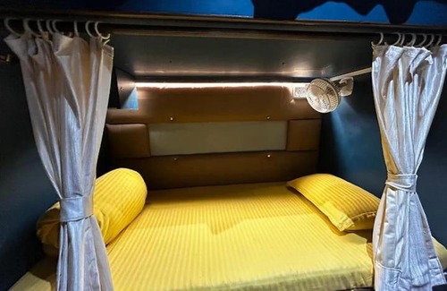 Juhu Hostel | Sleeping Monks Hostel Dormitory