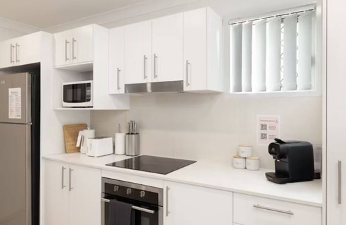 Rocklea Apartment | 1 Bdr Apt w/AC & Kitchen | Parking | 235F1