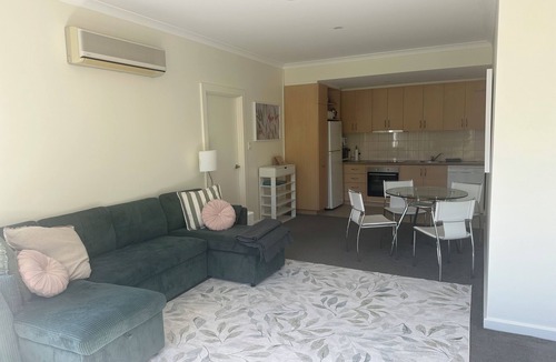 East Perth Apartment | 1 bedroom apartment, walking distance to Optus onsite parking , pool available.
