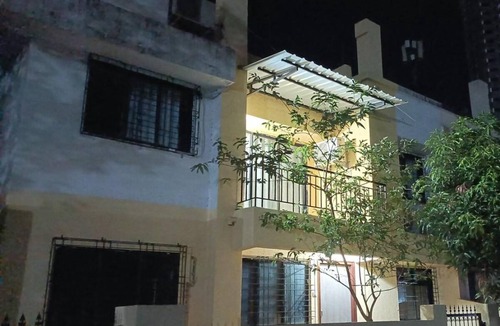 Thane West House | 1000 m² Bungalow ∙ 1 bedroom ∙ 1 guest