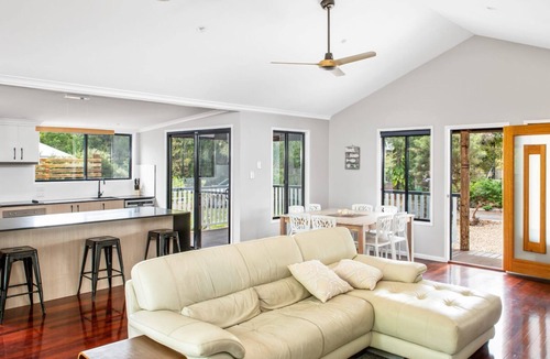Rainbow Beach House | 11 Naiad Court - Rainbow Shores. Pool, walk to beach. Wifi