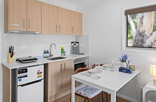 Macgregor House | 1BR Walk to Westfield | Ideal for Solo Stays