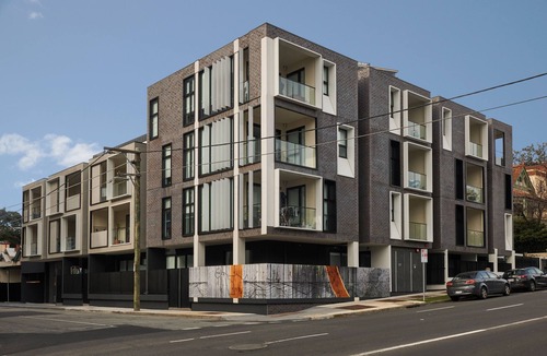 St Kilda Apartment | 2-Bed 2-Bath Apartment: Walk to St Kilda Beach, Cafés, Shops & Albert Park