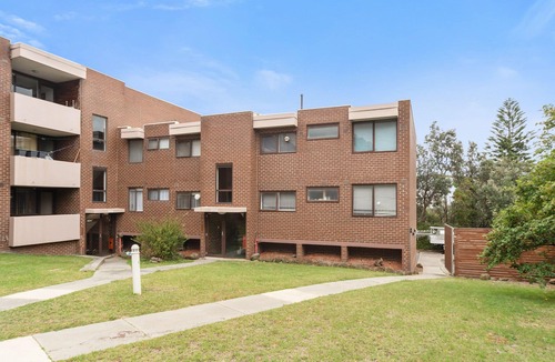 Frankston Apartment | 2 Bedroom Apartment, 5 Minute Walk Beach and Shopping Centre