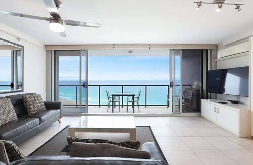 Surfers Paradise Apartment | 25B Peninsula 25th Floor Beach Views Hosted by Gold Coast Holiday Stays