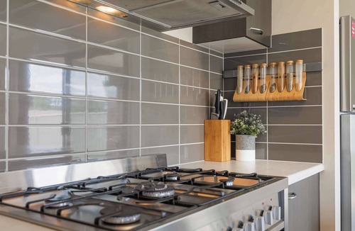 Moama House | 28 Skye Ave - Echuca Holiday Homes
