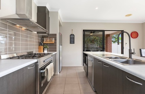 Moama House | 28 Skye Ave - Echuca Holiday Homes