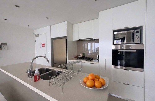 Broadbeach Apartment | 2BR Ocean View Apt Heated Pool Spa