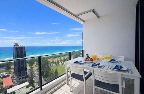 Broadbeach Apartment | 2BR Ocean View Apt Heated Pool Spa