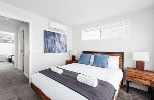 Moonee Ponds Apartment | 2BR Split Level with FREE Parking Near Puckle St