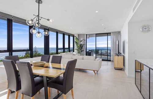 Palm Beach Apartment | 3 Bedroom Luxurious Palm Beach Penthouse!