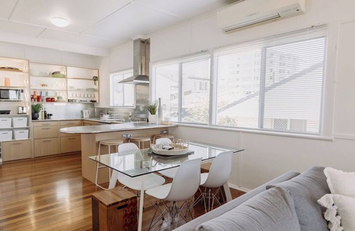 Mooloolaba House | 300m to Beach | 10min Stroll to Restaurants | Pet Friendly | Family Sized Home