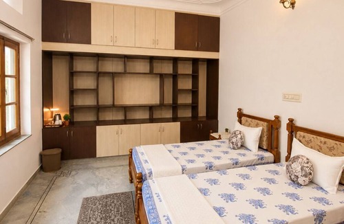 Udaipur District Bed & Breakfast | 3BHK Homestay in Udaipur, Lake View Private Terrace & Parking