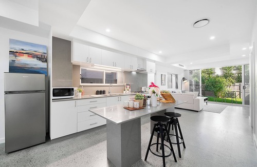 Petersham North House | 3BR Petersham | 3 Baths + Ducted Aircon