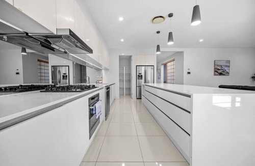 Rochedale House | 5 Ensuite Bedrooms | Home Theatre | Family Stay