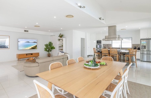 Shoal Bay House | 57 Tomaree Road Complex - House and Cabana with Pool, Linen, Air-con, Wi-fi, Boat Parking