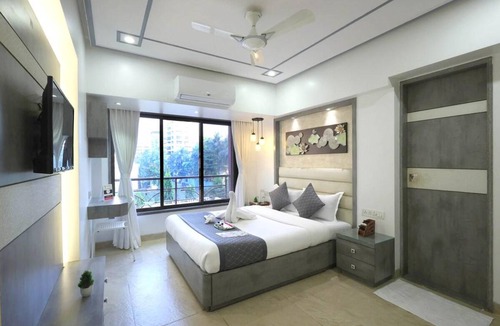 Bandra East Apartment | 650 m² Apartment ∙ 2 bedrooms ∙ 6 guests